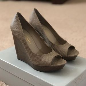 Jessica Simpson Collection wedges in Taupe, 6.5M